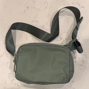 lululemon Everywhere Belt Bag 2L - Green - Like New!